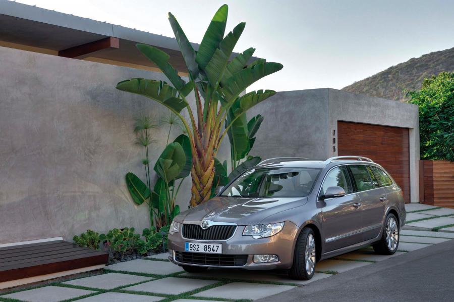  Skoda Superb Combi 2009 года  (фото 19 из 74)
